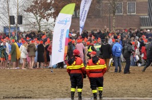 20170101 NieuwjaarsduikHoutenEstherVerwimpbewerkt (12)